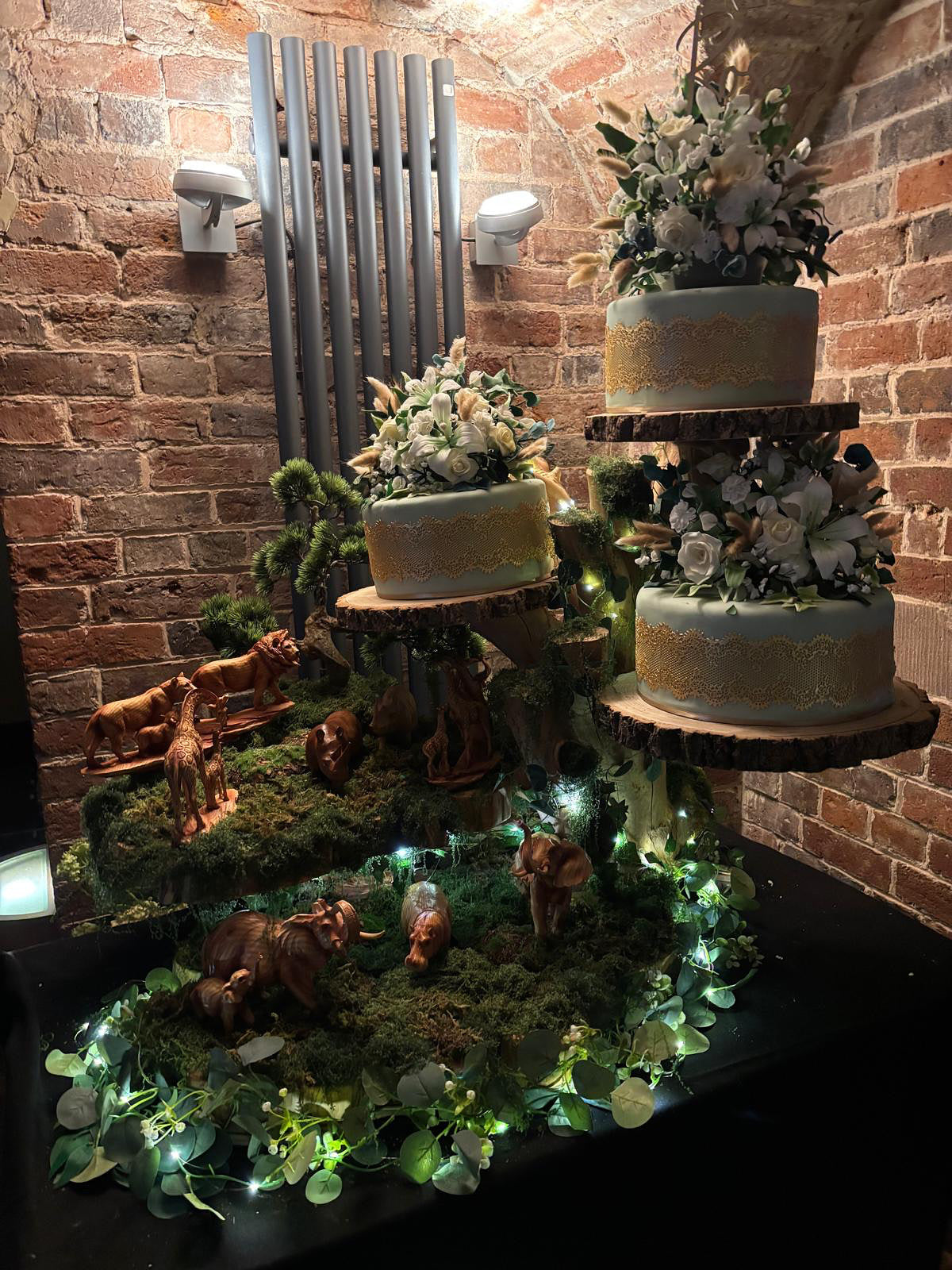Safari themed wedding cake 